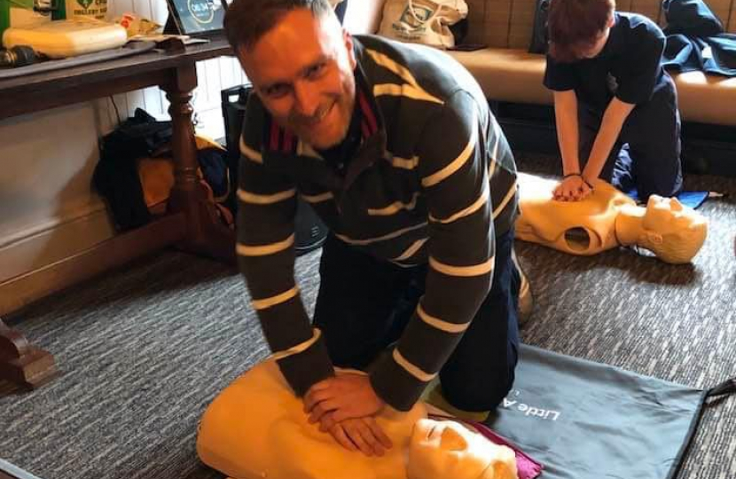 Matt Vickers MP gives CPR